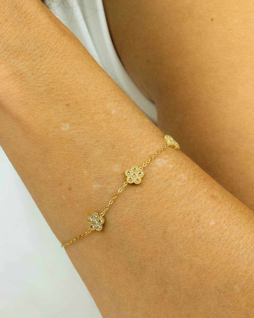 Pulseira Elos com Flor de Zirconias 17,5cm + 4cm no Aço Dourado